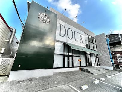 DOUX本店(美容室ドゥ本店)