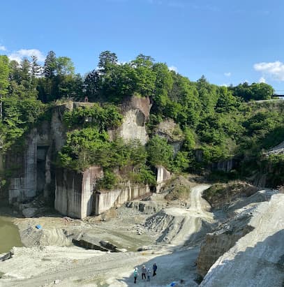 カネホン採石場