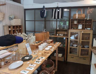 雑貨屋 Pond